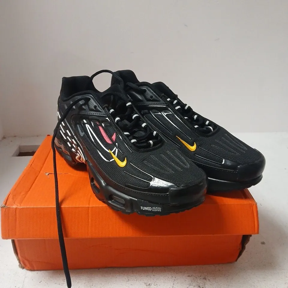 NIKE AIR MAX PLUS III TRAINERS – 9
