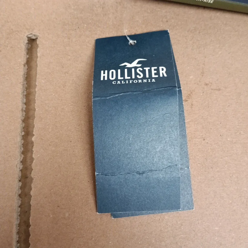 Hollister Light Wash Denim Shorts – UK 10 (US S) – Women