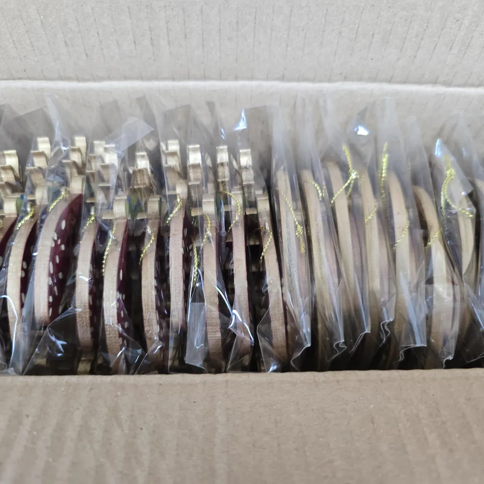 BOX OF APPROXIMATELY 250 GISELA GRAHAM ALICE IN WONDERLAND HANGING TREE DECORATIONS
