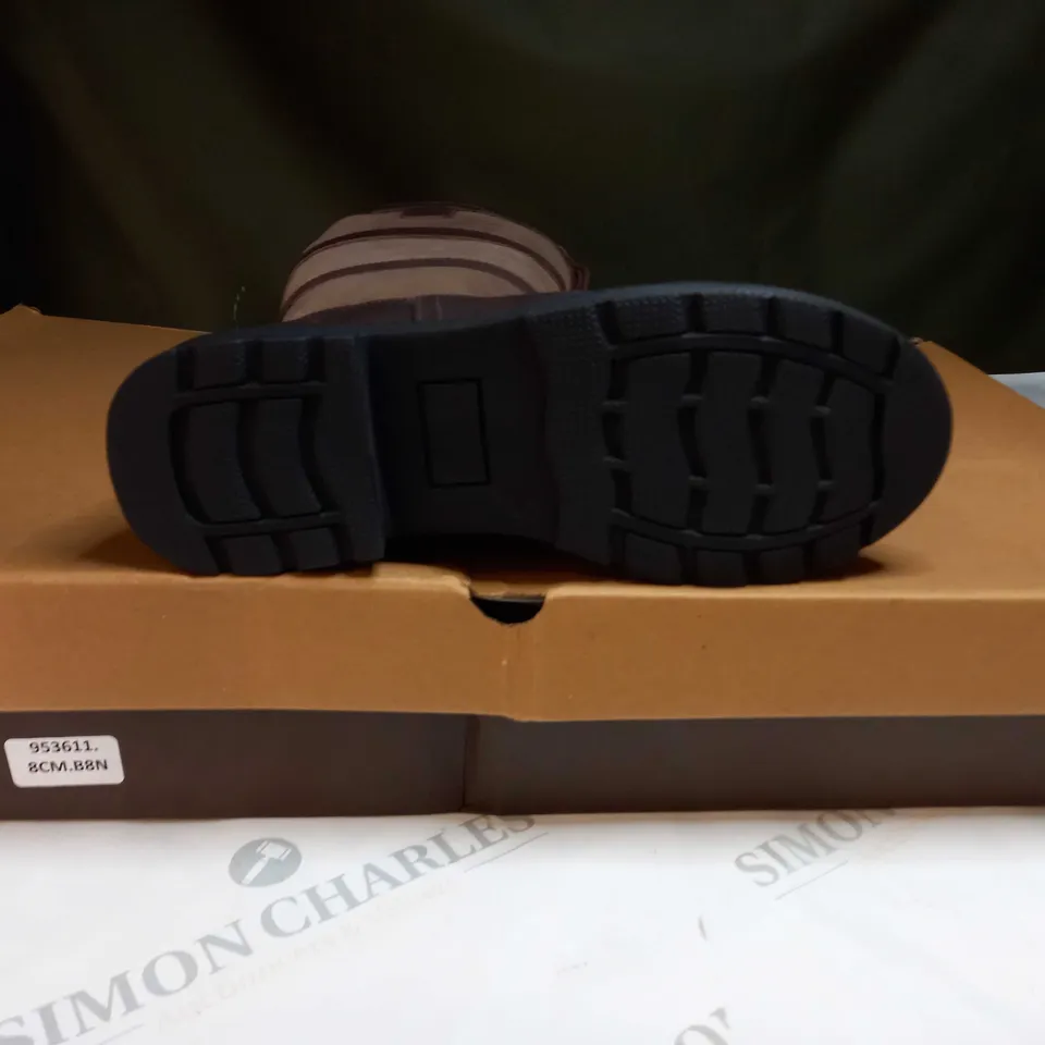 BOXED REQUISITE GRANGER BOOTS SIZE 6