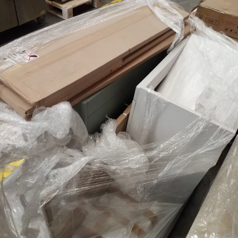 PALLET CONTAINING ASSORTED BATHROOM FURNITURE PARTS