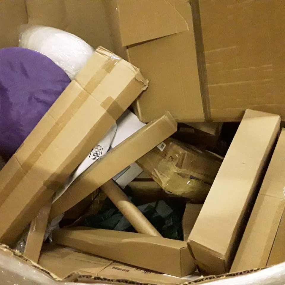 PALLET OF ASSORTED PRODUCTS INCLUDING STOREMIC TOILET SEAT, BOXING SET, TWIN SIZE AIR MATTRESS, ELECTRICAL PATIO HEATER, PIZZA PEEL, 4 PRY BAR SET