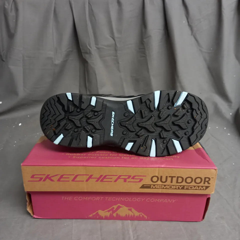 BOXED PAIR OF SKECHERS TREGO WATERPROOF HIKING BOOTS IN BLACK - SIZE 6
