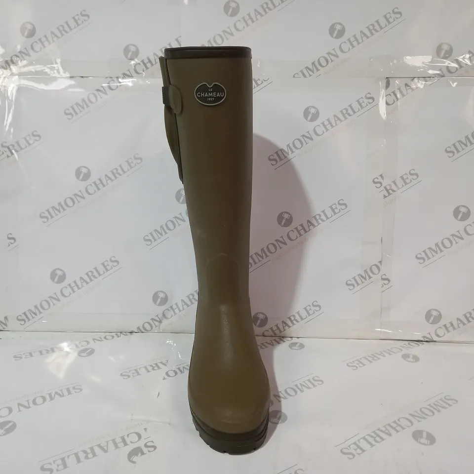 BOXED PAIR OF LE CHAMEAU WELLINGTON BOOTS IN OLIVE UK SIZE 5