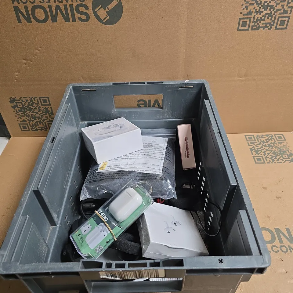 TOTE OF APPROXIMATELY 12 ASSORTED HEADPHONE/EARBUD ITEMS 