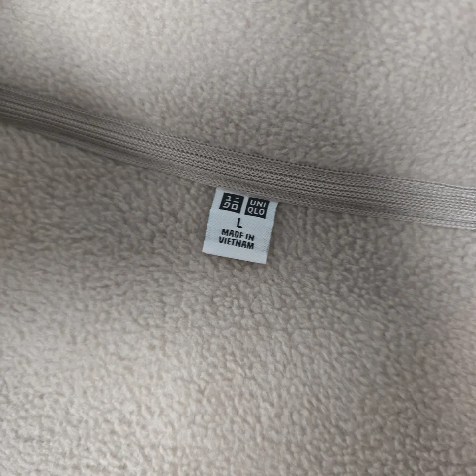 UNIQLO FLEECE FULL-ZIP JACKET IN BEIGE - LARGE