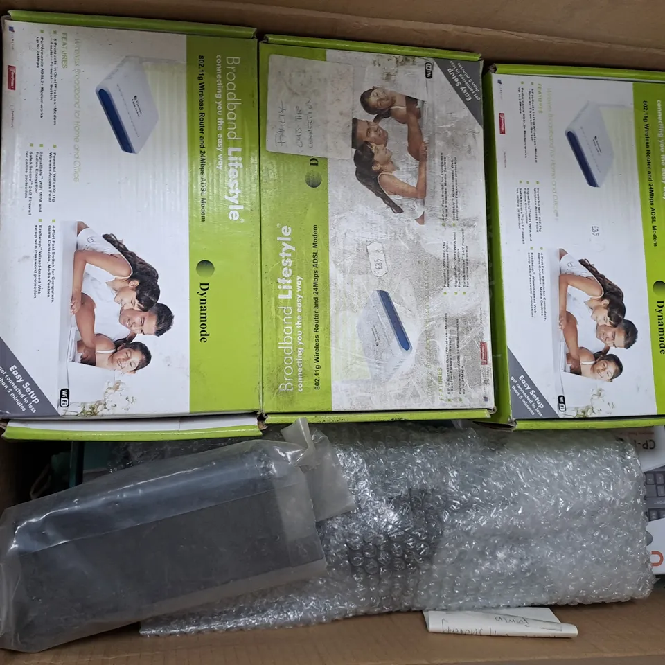 APPROXIMATELY 14 ASSORTED ELECTRICAL ITEMS TO INCLUDE WIRELESS ROUTER, USB KEYBOARD, MOUSE 7 KEYBOARD DUO, ETC - COLLECTION ONLY