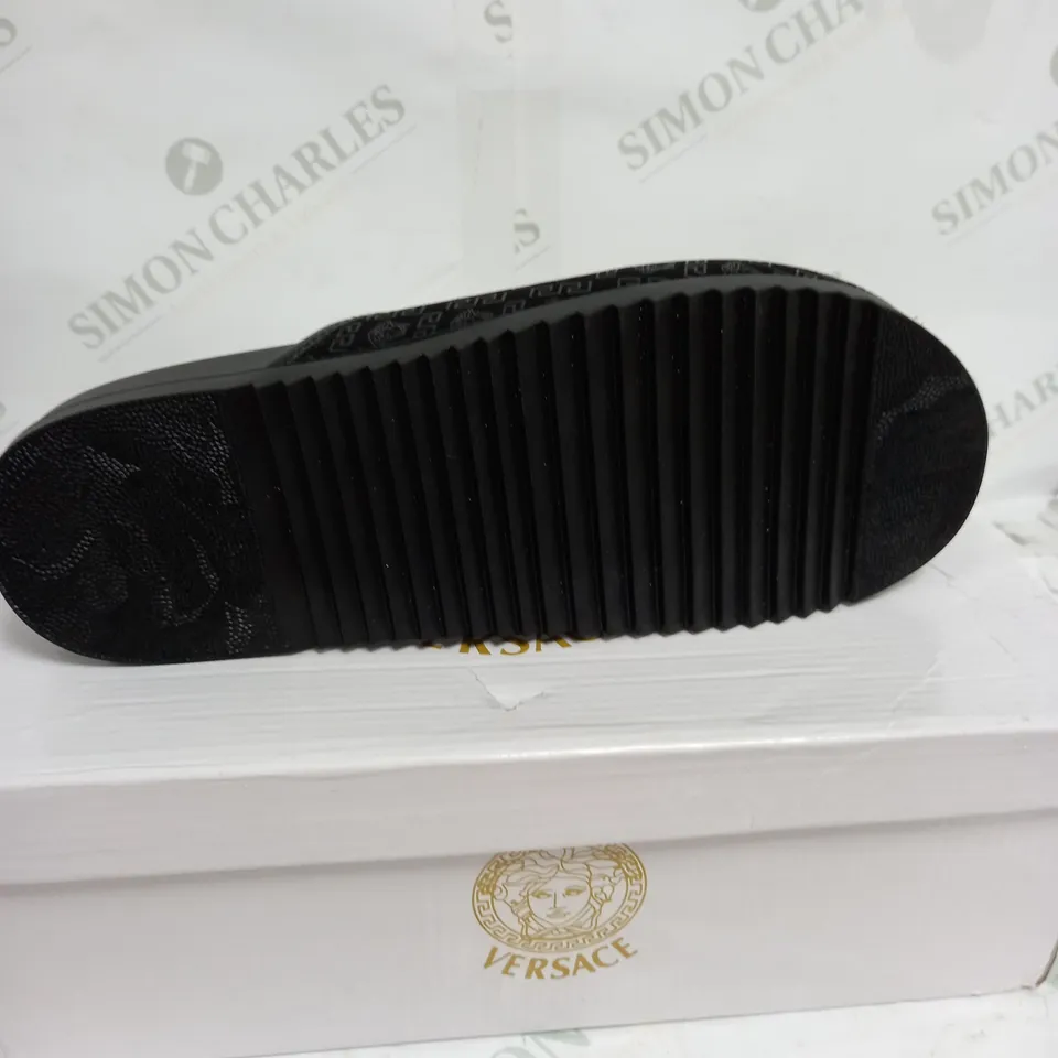 BOXED VERSACE SLIPPER SLIDERS - SIZE UNSPECIFIED 
