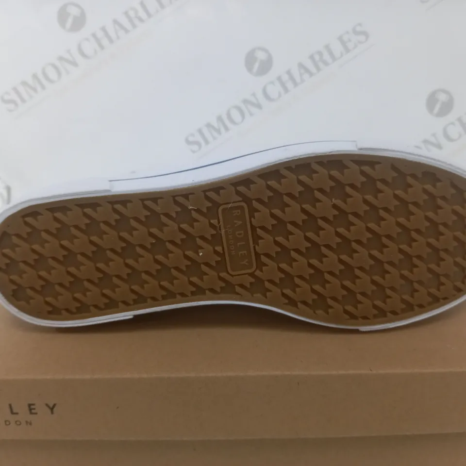 BOXED PAIR OF RADLEY LONDON CANVAS TRAINERS IN CREAM/NAVY UK SIZE 6