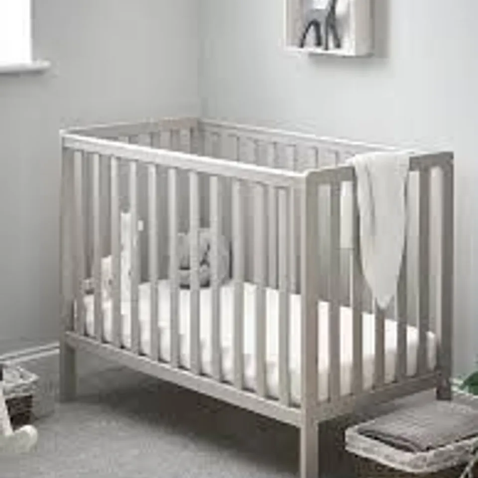 OBABY BANTAM SPACE SAVER COT & FIBRE MATTRESS