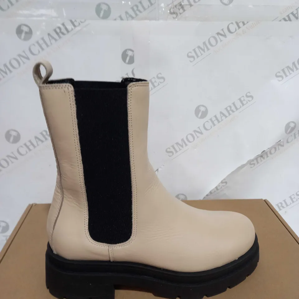 DUNE PALMZ ANKLE BOOT CREME LEATHER SIZE 4- BOXED 