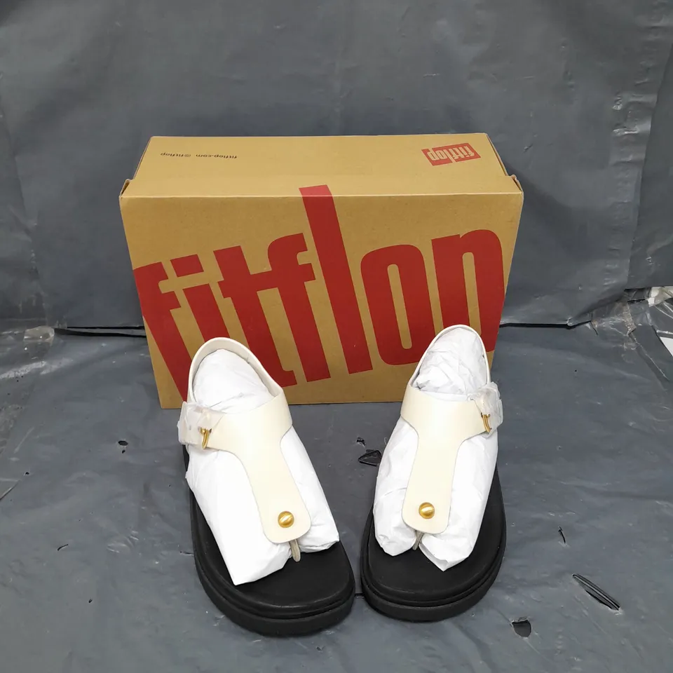 UNBOXED PAIR OF FITFLOP LEATHER BACK STRAP TOE POST SANDAL BEIGE - UK 5 