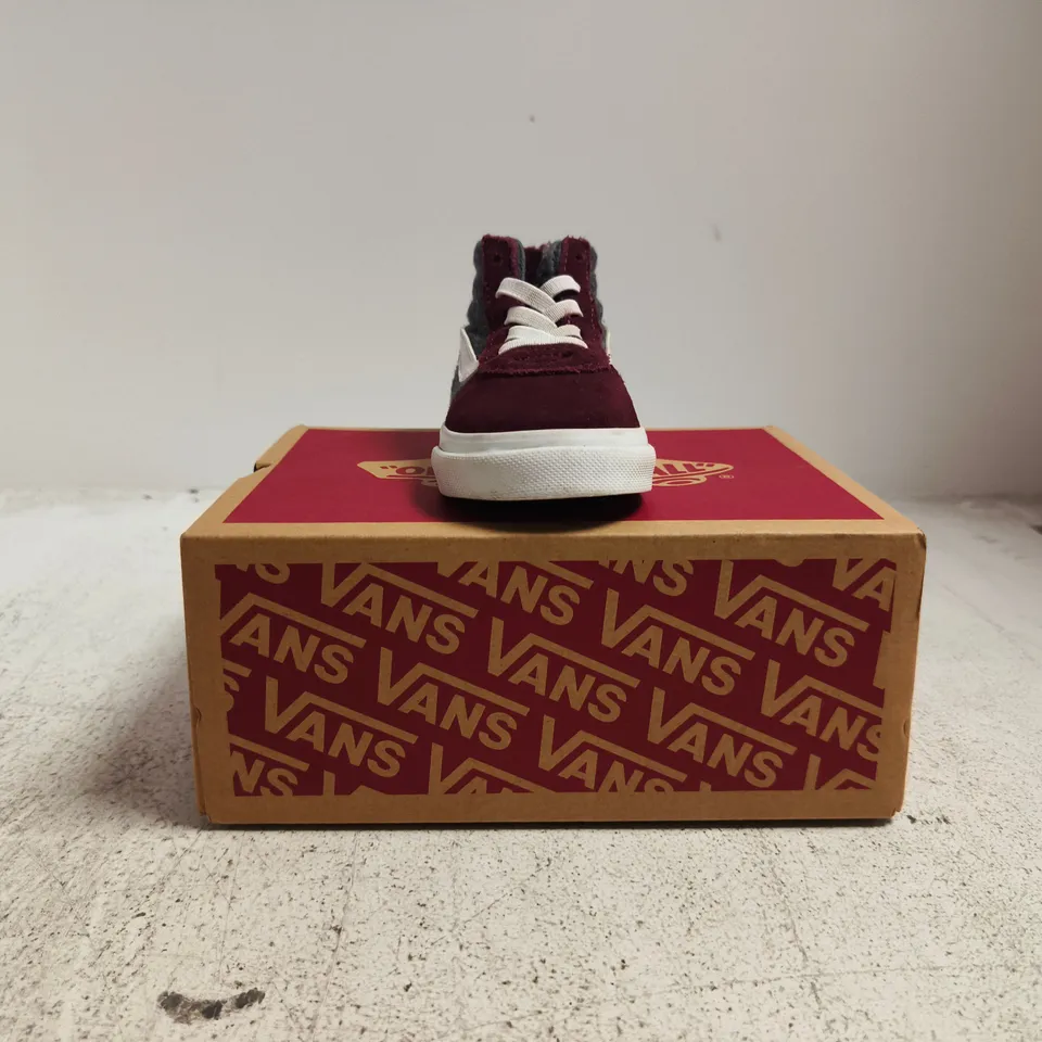 BOXED PAIR OF VANS WARD HI ZIP INFANT SHOES IN BURGUNDY/GREY SIZE UK 5