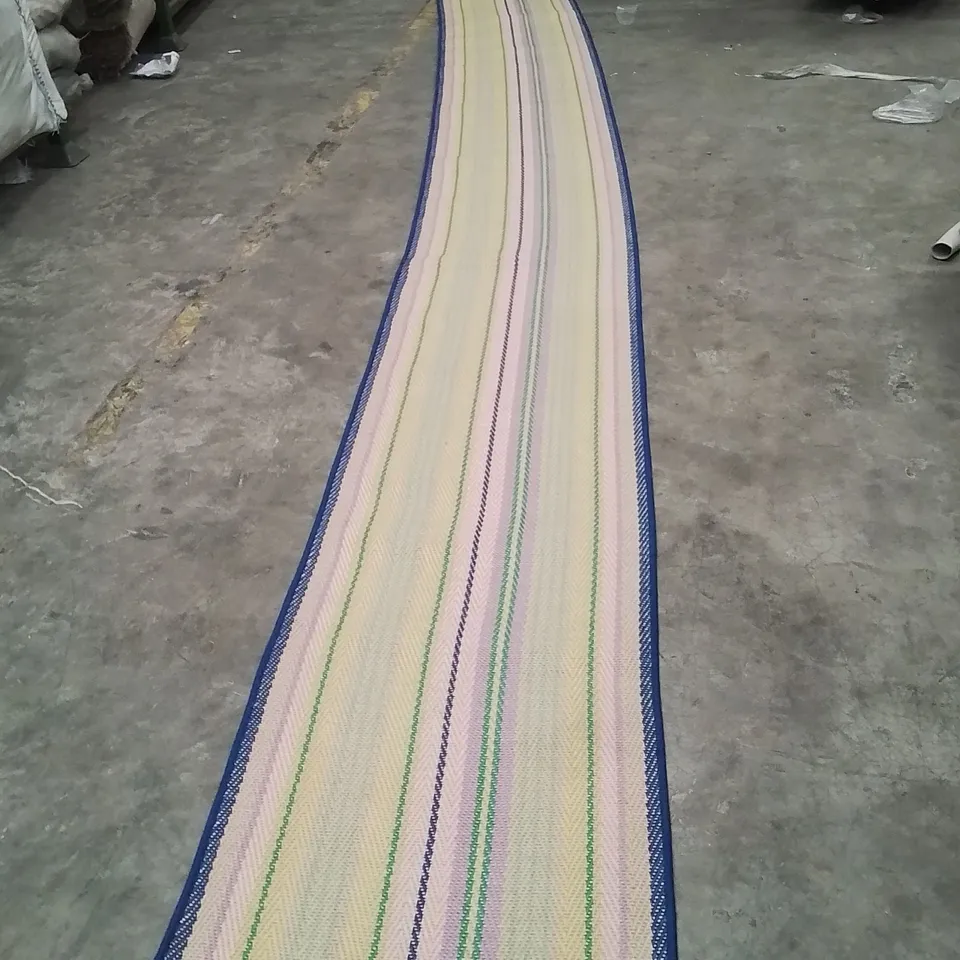 QUALITY DESIGNER AREA RUG - APPROXIMATELY 600X60CM
