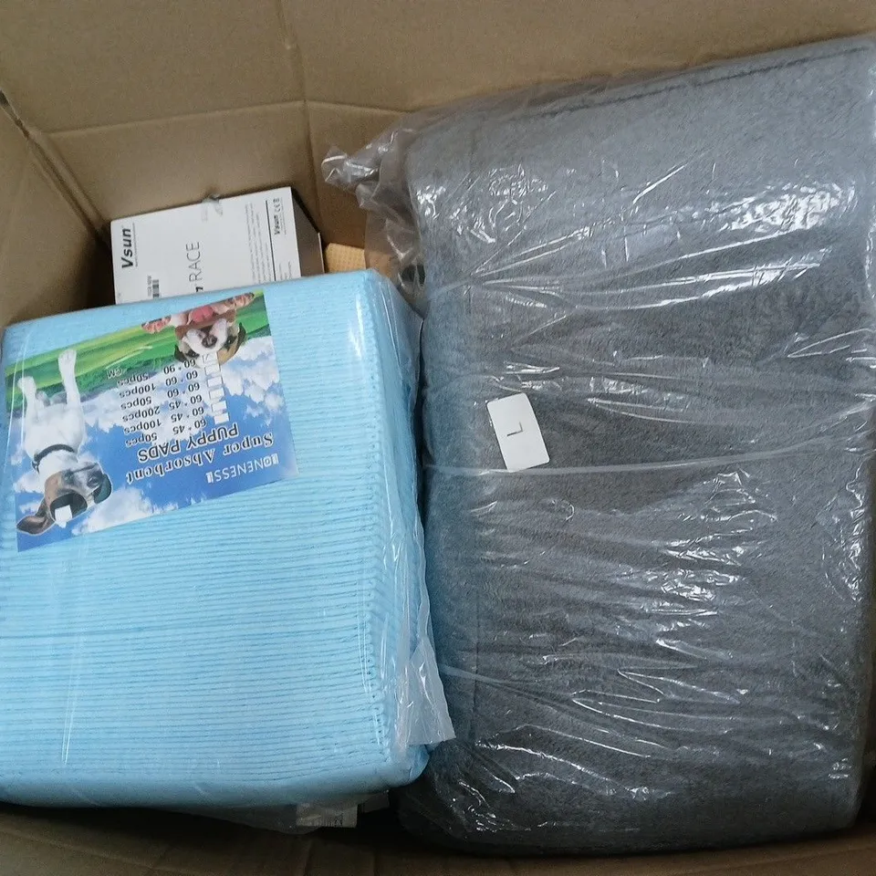 APPROXIMATELY 10 ASSORTED ITEMS TO INCLUDE PUPPY PADS, PHONE CARDBOARD VR SET, PET BED, ETC