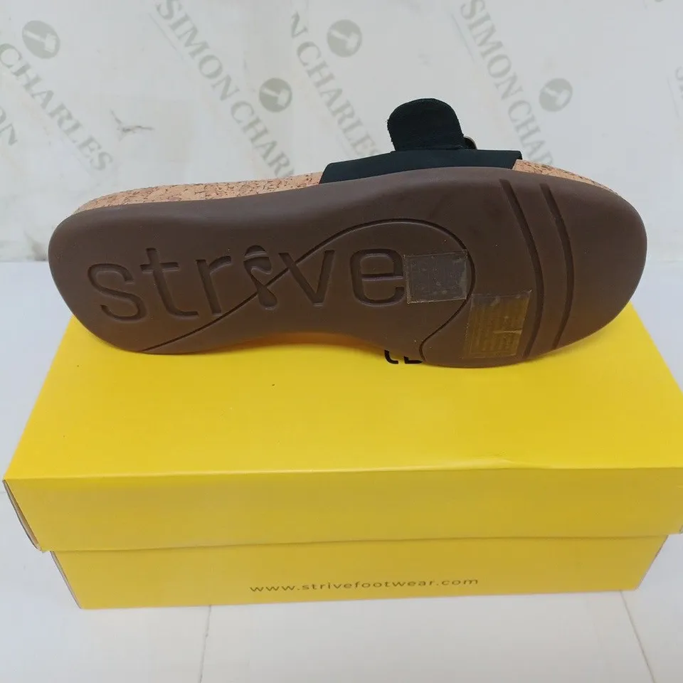 BOXED PAIR OF STRIVE SANDALS WITH BLACK STRAP SIZE UK 7 