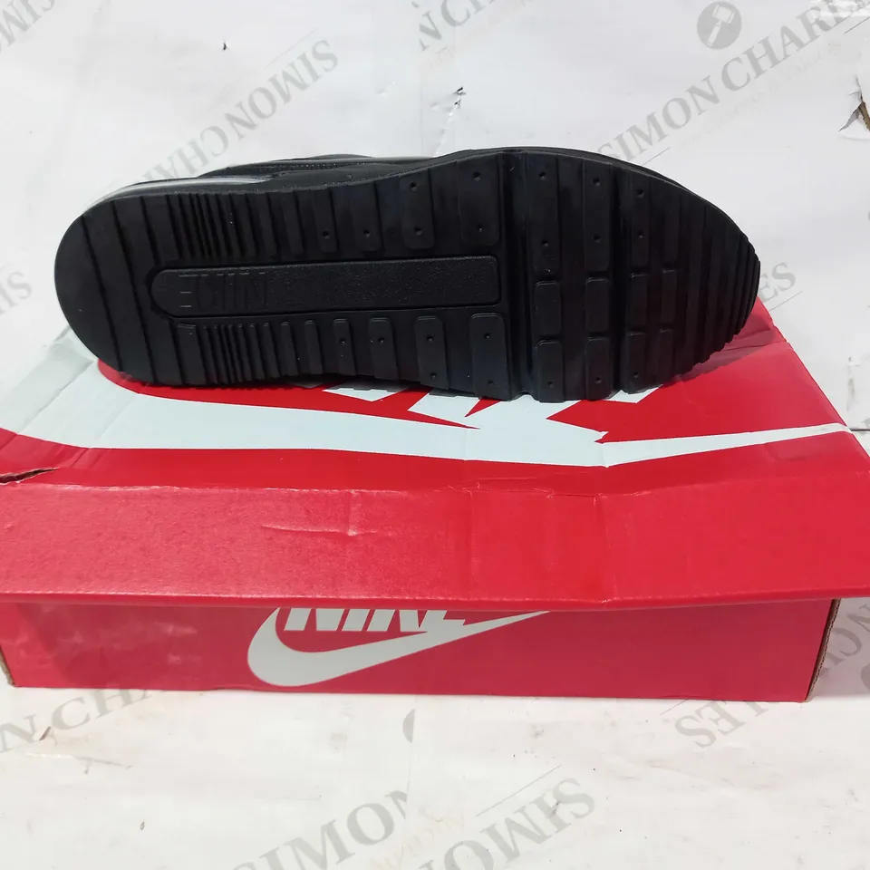 BOXED PAIR OF NIKE AIR MAX LTD 3 SHOES IN BLACK UK SIZE 8