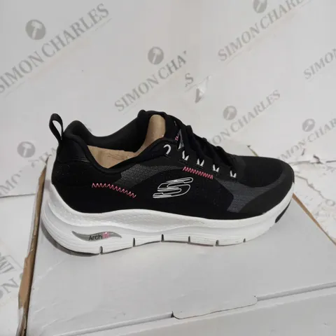 BPXED PAIR OF SKETCHERS GO WALK AIR COOLED TRAINERS IN BLACK/MULTICOLOUR SIZE 3.5