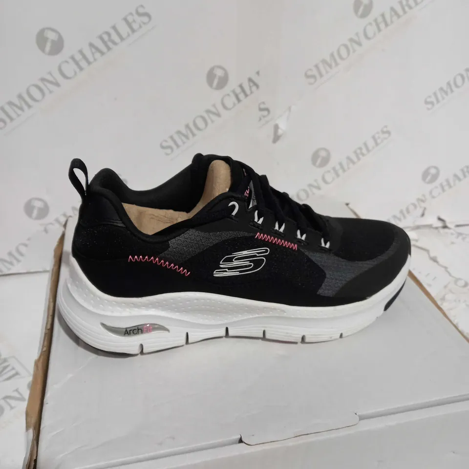 BPXED PAIR OF SKETCHERS GO WALK AIR COOLED TRAINERS IN BLACK/MULTICOLOUR SIZE 3.5