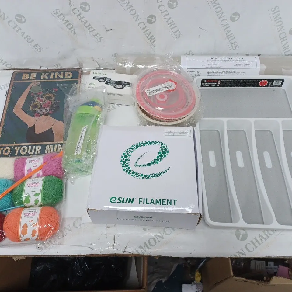 BOX OF APPROXIMATELY 12 ASSORTED ITEMS TO INCLUDE TUBERWARE, CUTLERY TRAY, AND WALLPAPER ROLL ETC. 