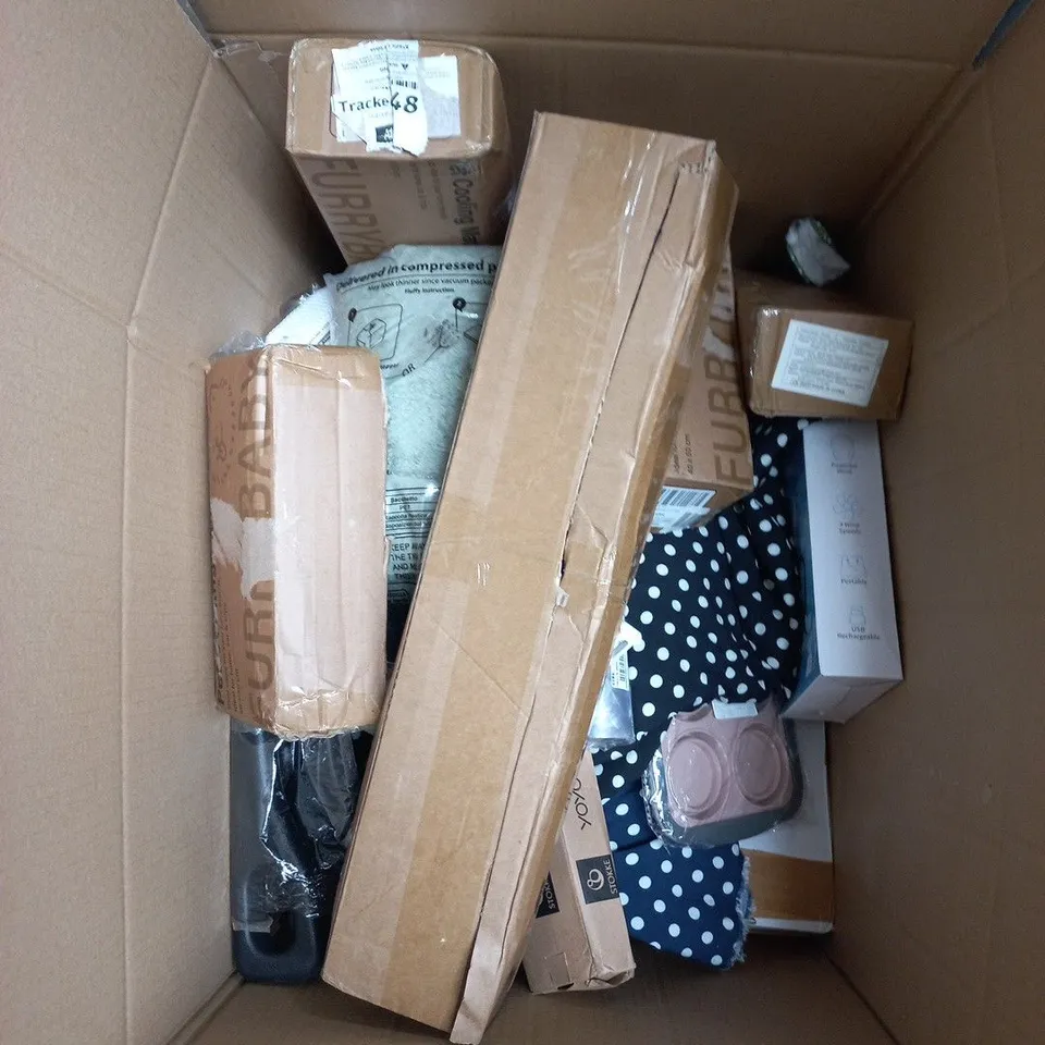 BOX OF APPROXIMATELY 15 ASSORTED ITEMS TO INCLUDE: GRIPPY STEPSTOOL