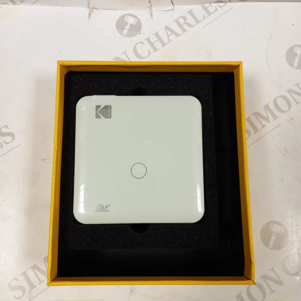 KODAK LUMA 150 POCKET PROJECTOR | PORTABLE MOVIE PROJECTOR W/ BUILT-IN SPEAKER