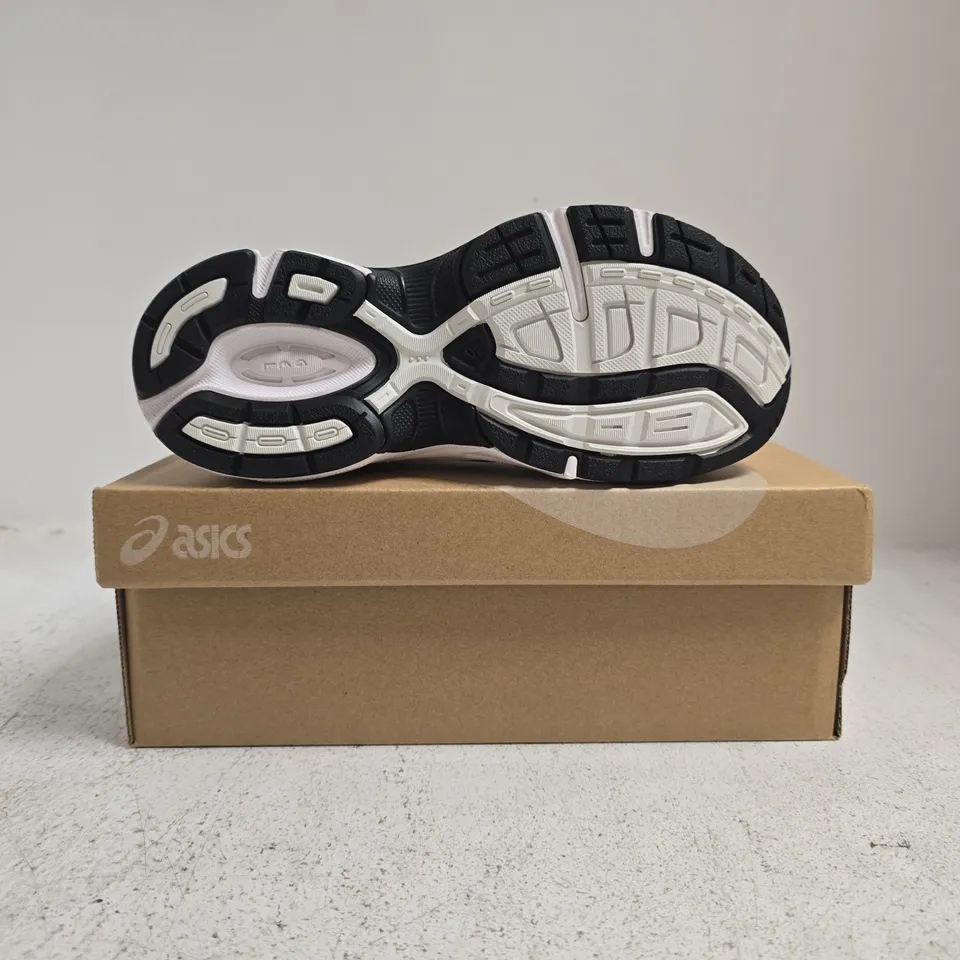 BOXED PAIR OF ASICS GEL-1130 TRAINERS IN SILVER/ORANGE SIZE UK 2