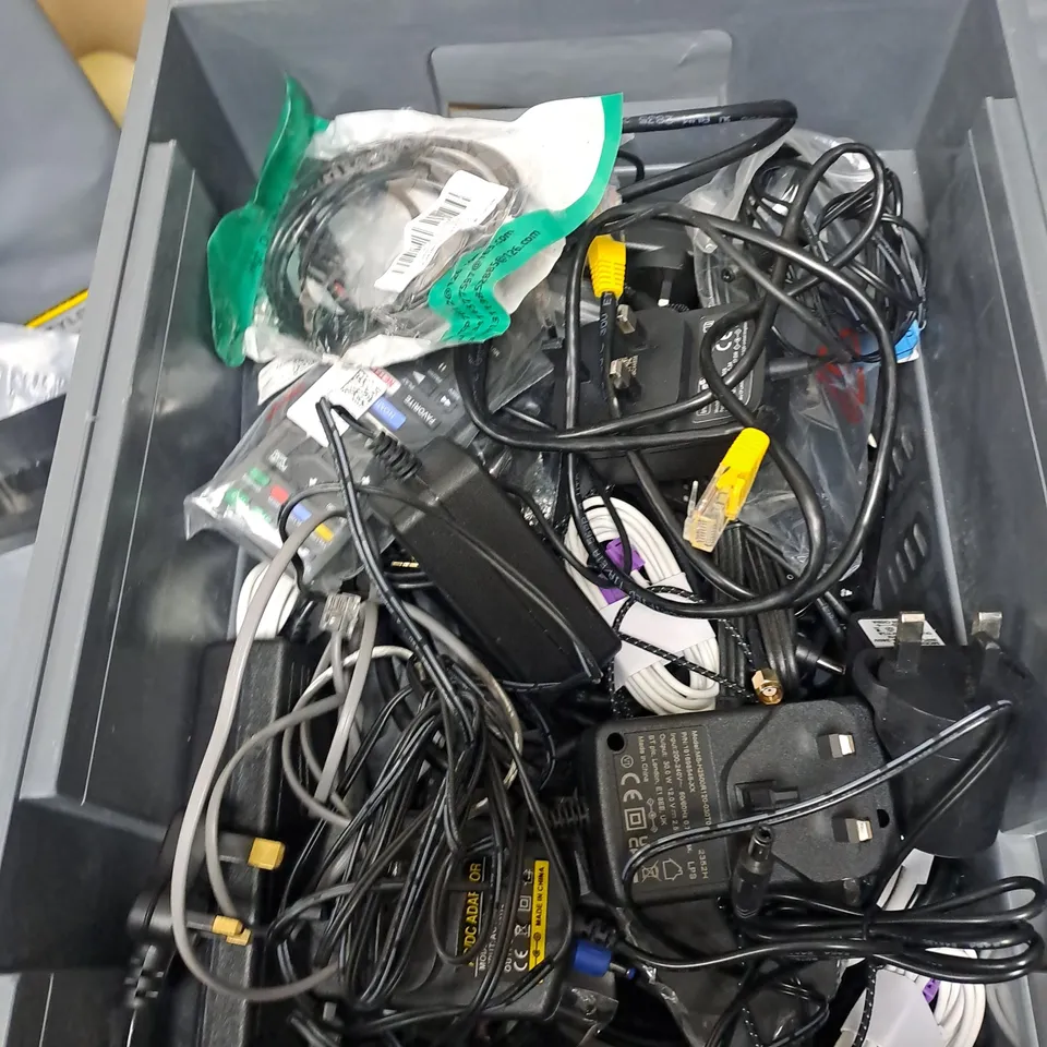 APPROXIMATELY 20 ELECTRICAL ITEMS TO INCLUDE FIRE TV REMOTE, POWER SUPPLY AND TELEPHONE CABLES