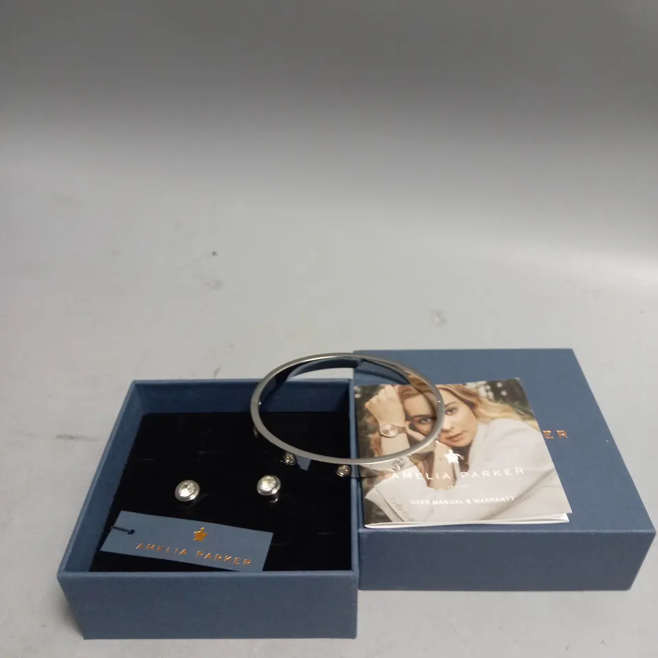 BOXED AMELIA PARKER STAINLESS STEEL BRACELET AND EARRINGS SET IN SILVER