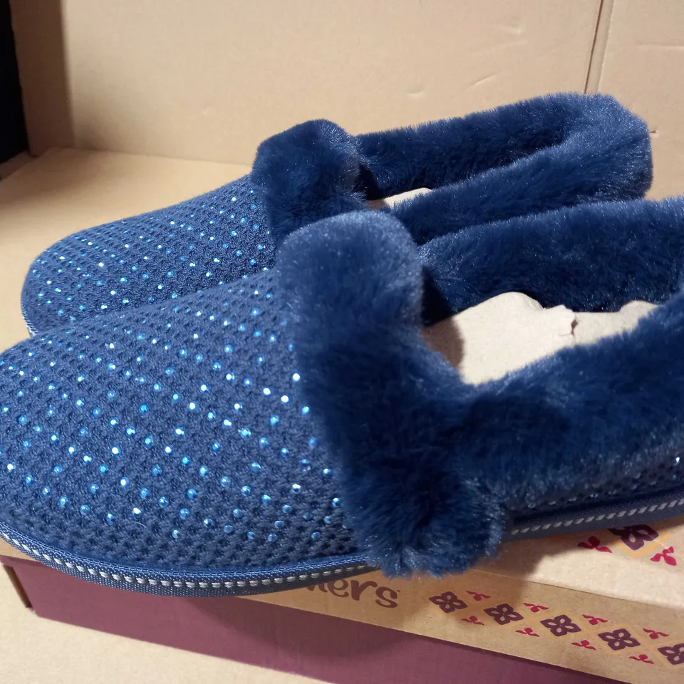 SKETCHERS COZY SLIPPER SIZE 5