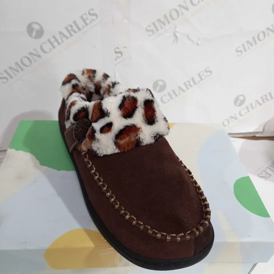 EARTH ORIGINS SLIPPER DARK BROWN - SIZE 6