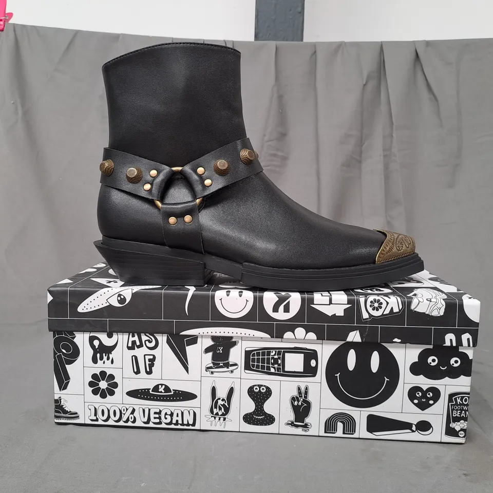 BOXED PAIR OF KOI VEGAN COWBOYS BOOTS IN BLACK/BRONZE EFFECT UK SIZE 8