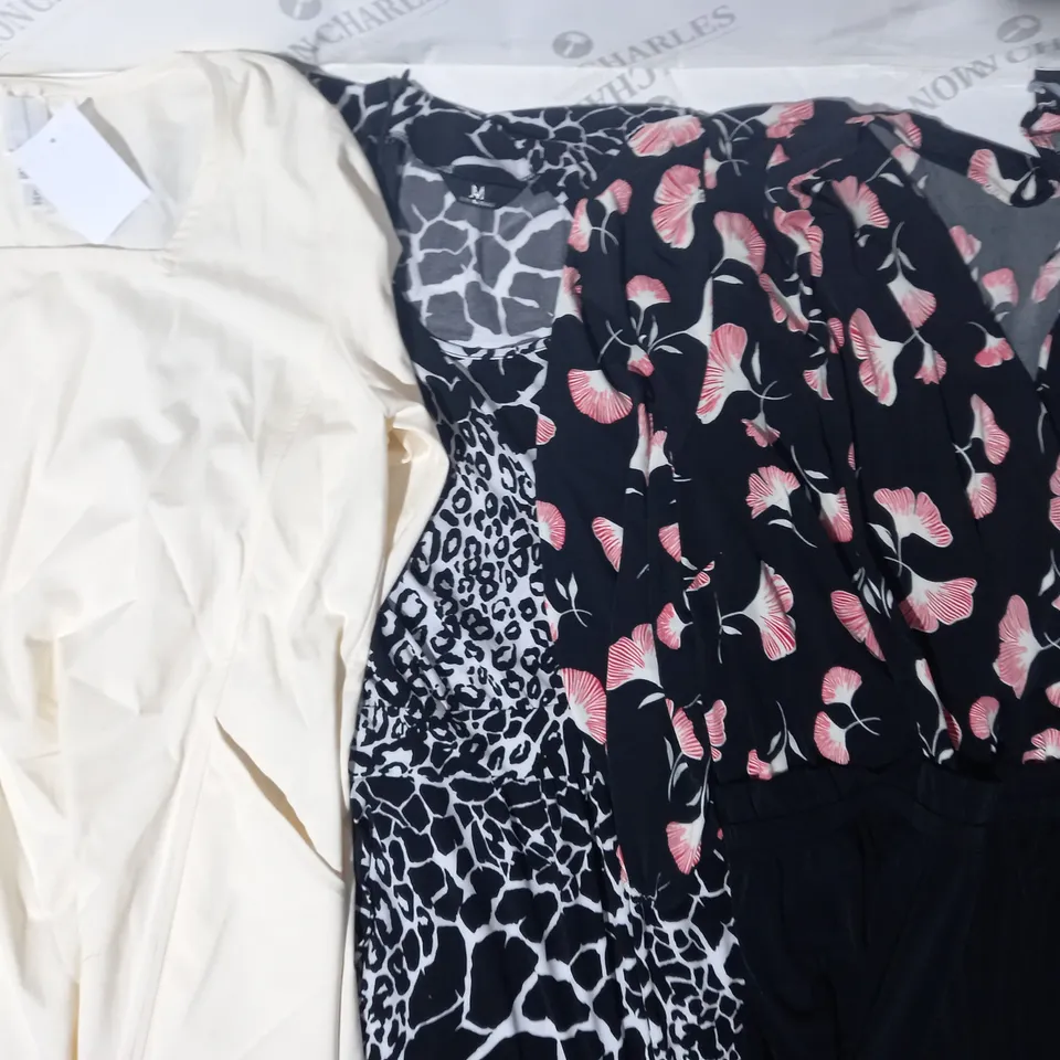 BOX OF APPROXIMATELY 10 ASSORTED CLOTHING ITEMS IN VARIOUS STYLES AND SIZES TO INCLUDE BRENDA EDWARDS, JULIEN MACDONALD, WYNNE LAYERS, ETC