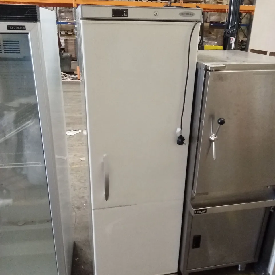 TEFCOLD UR400 UPRIGHT FRIDGE