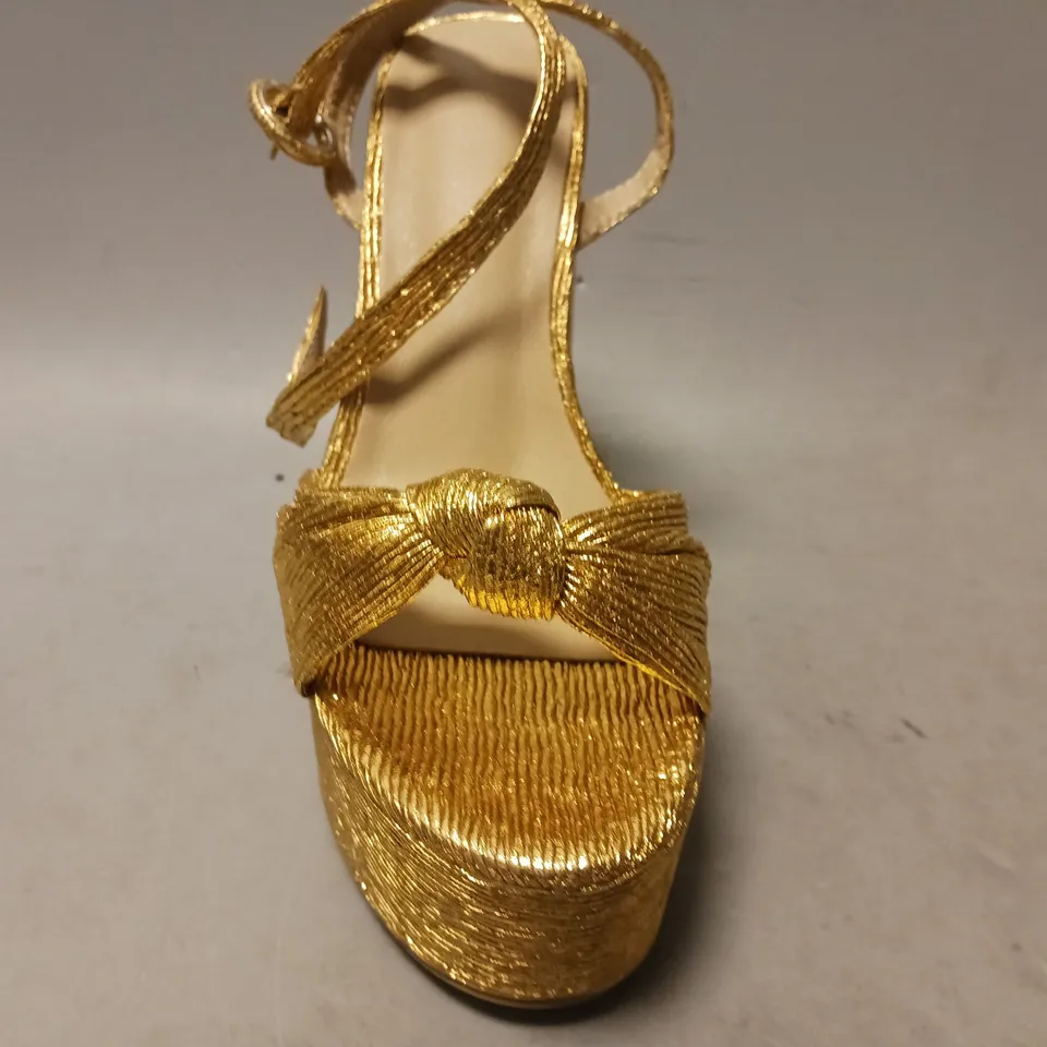 BOXED PAIR OF DESIGNER PLATFORM BLOCK HEEL SANDALS IN METALLIC GOLD EU SIZE 35