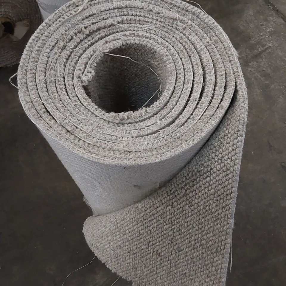 ROLL OF QUALITY CARPET // SIZE UNSPECIFIED 
