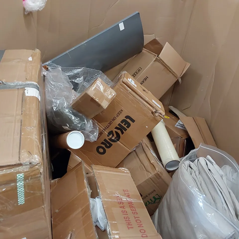 PALLET OF ASSORTED HOMEWARE AND CONSUMER PRODUCTS TO INCLUDE; ELECTRIC GRIDDLE, KID'S KICK SCOOTER, POP UP TENT, CARPET PROTECTOR ECT.