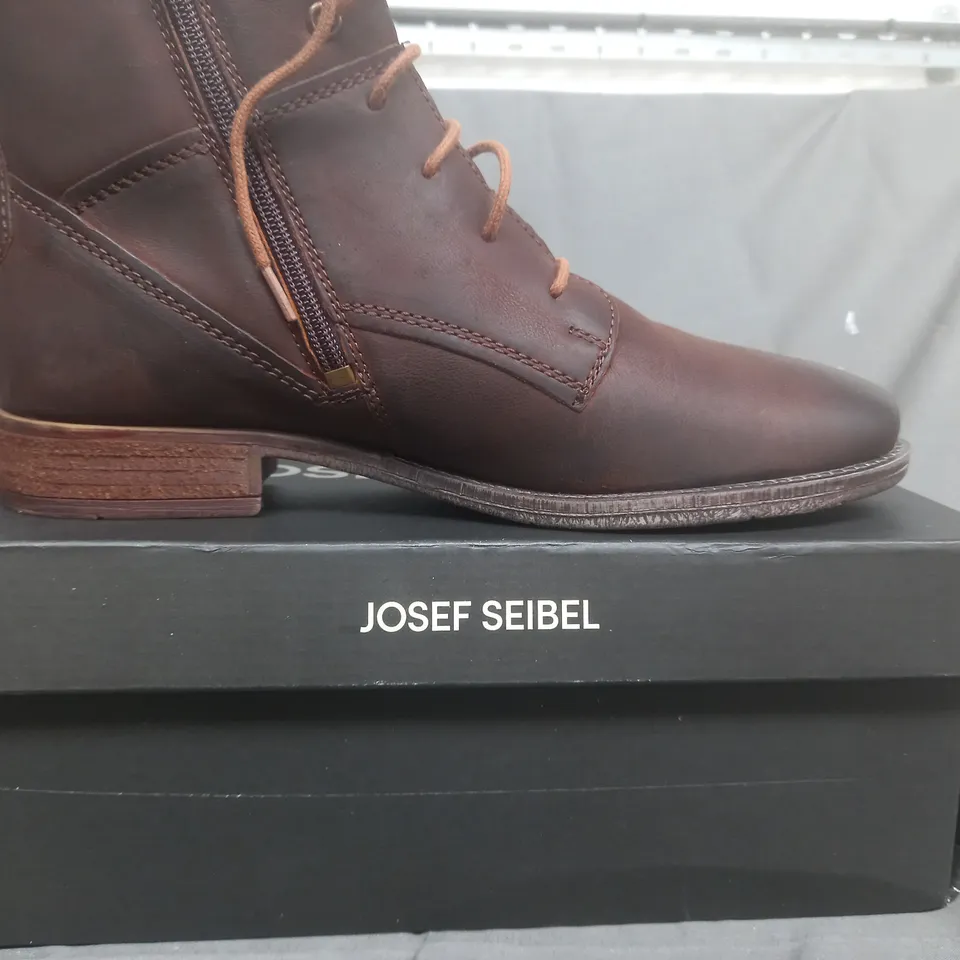 BOXED PAIR OF JOSEF SEIBEL SHOES IN CAMEL BROWN EU SIZE 42