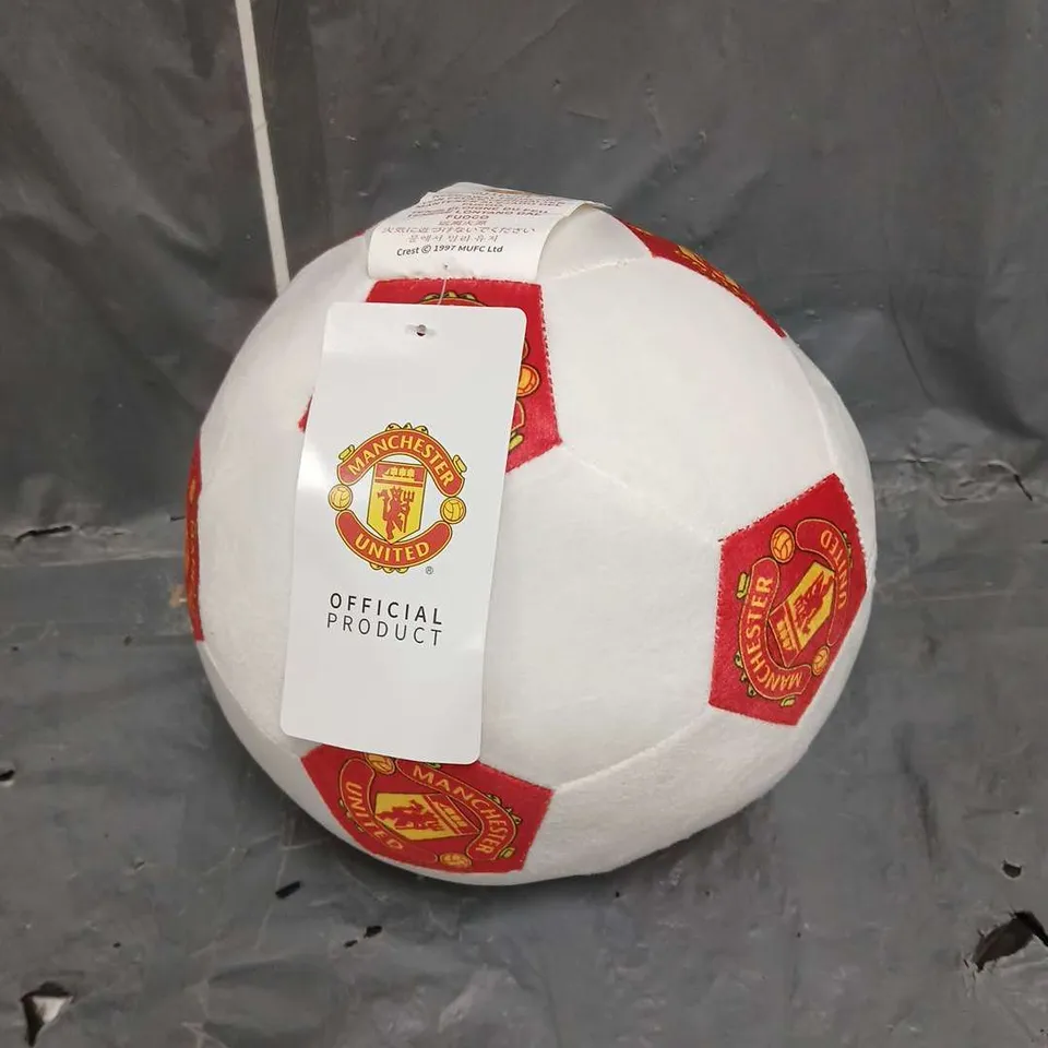 MANCHESTER UNITED SOCCER 3D SHAPED CUSHION IN WHITE