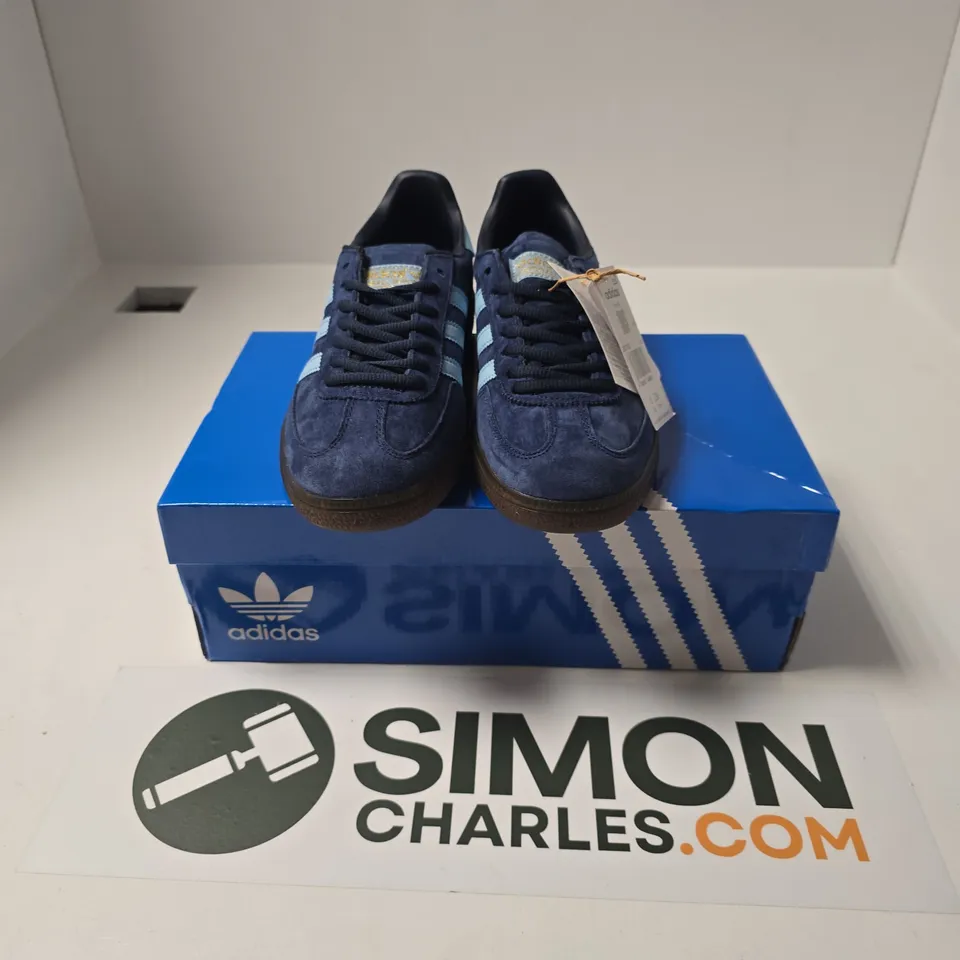 BOXED PAIR OF ADIDAS HANDBALL SPEZIAL TRAINERS IN NAVY - UK 5