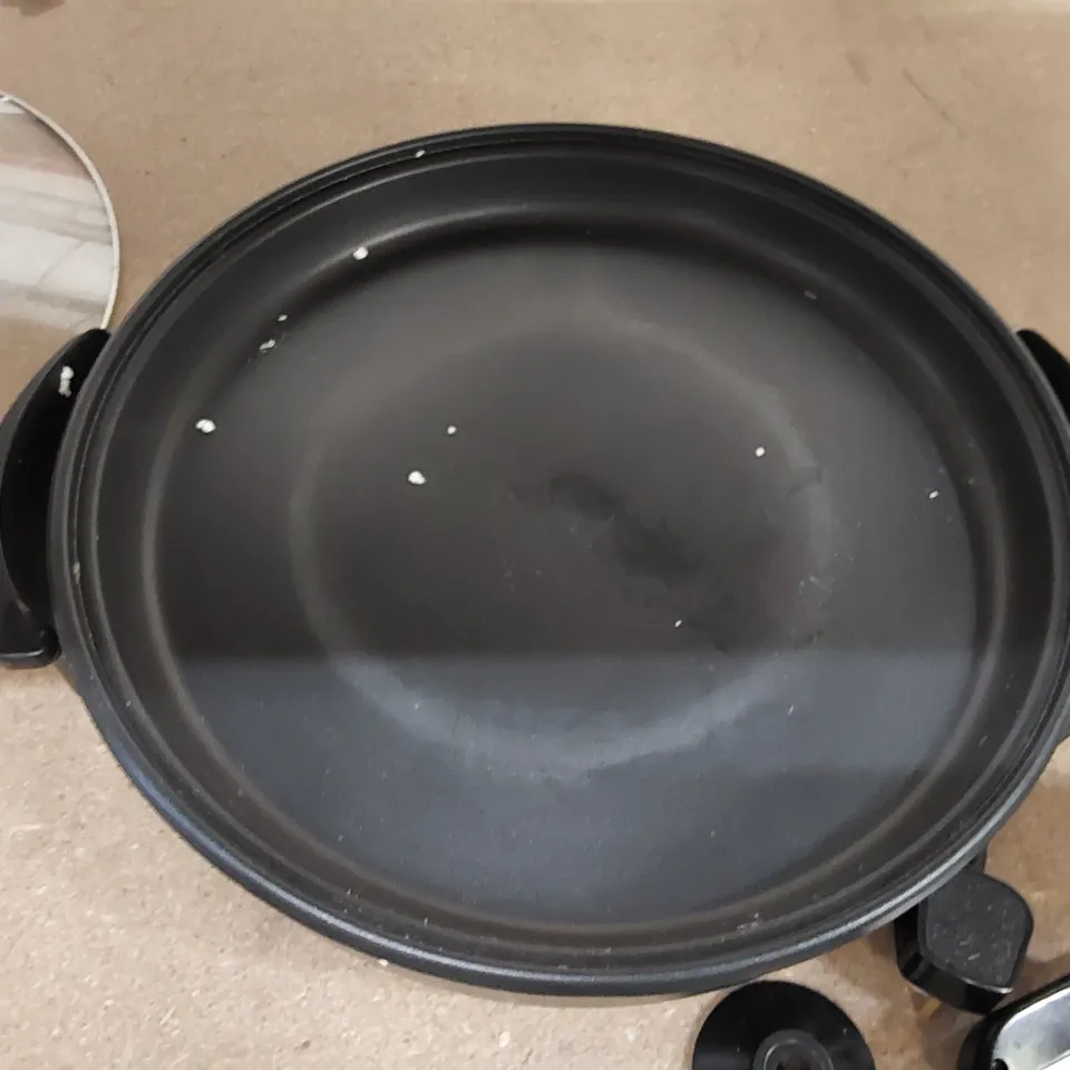 BOXED QUEST 40CM CERAMIC NON STICK ELECTRIC SKILLET WITH GLASS LID (1 BOX)