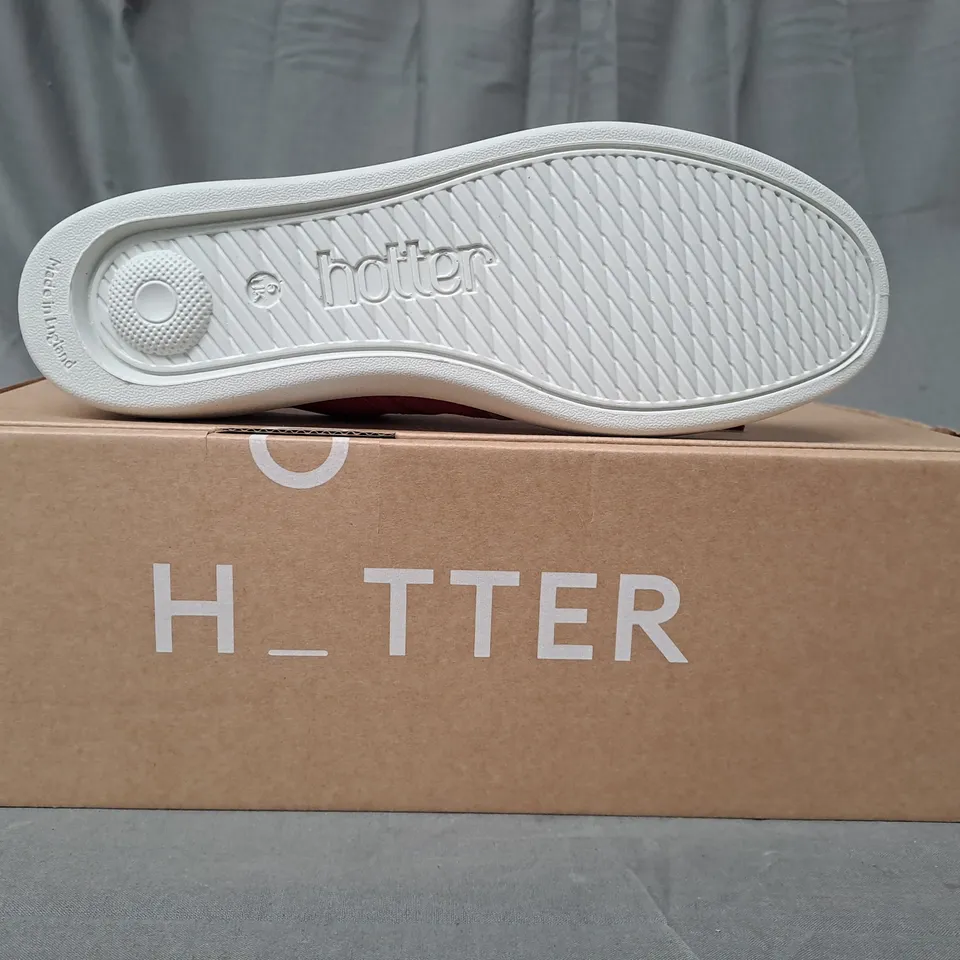 BOXED PAIR OF HOTTER SHOES IN RED/CLAY UK SIZE 6