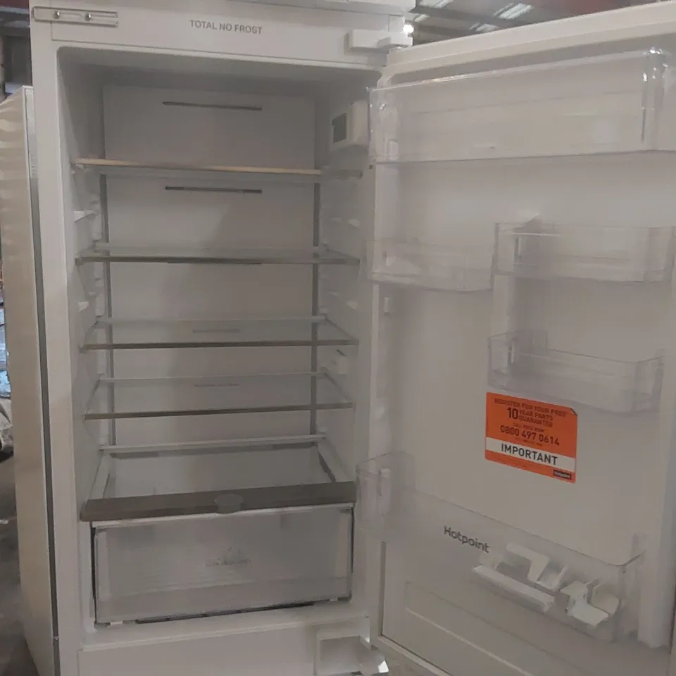 HOTPOINT HTC18 T112 UK 177CM 70/30 INTEGRATED NO FROST FRIDGE FREEZER WITH SLIDING DOOR HINGE - WHITE - E RATED
