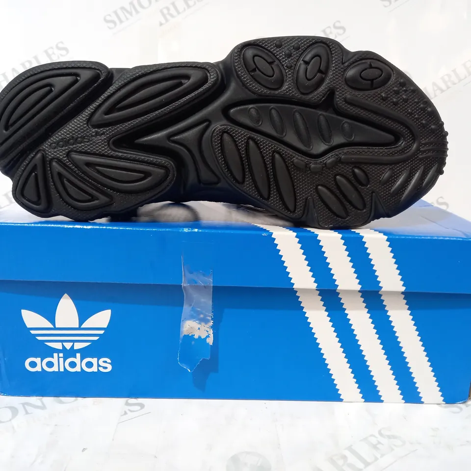 BOXED PAIR OF ADIDAS OZWEEGO SHOES IN BLACK UK SIZE 7