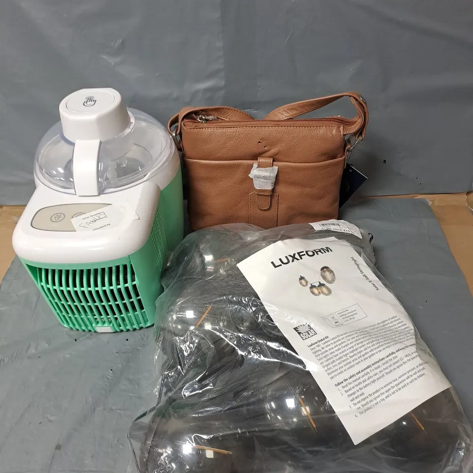APPROXIMATELY 10 HOUSEHOLD ITEMS TO INCLUDE KITCHEN HELPER, HANDBAG AND SOLAR LIGHTS