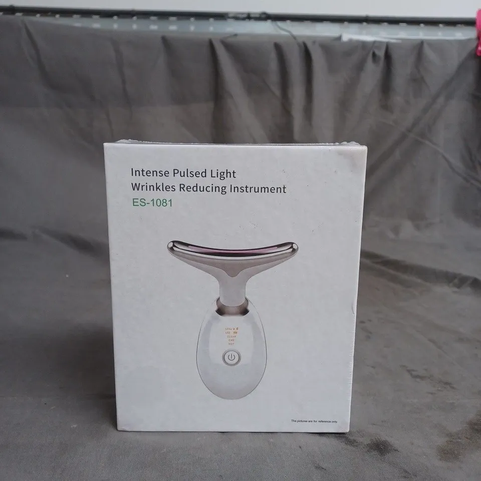 SEALED INTENSE PULSED LIGHT WRINKLE REDUCING INSTRUMENT