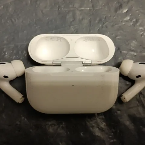 APPLE AIRPODS EARBUDS