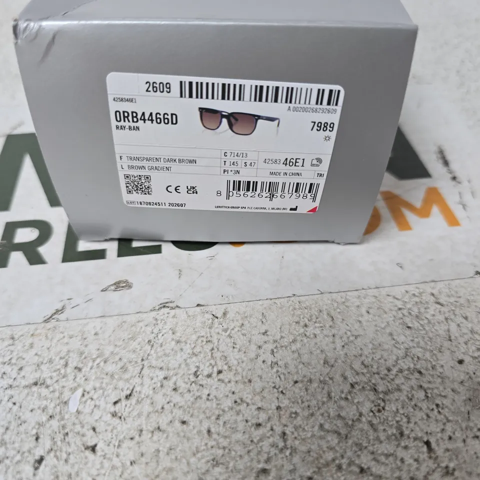 RAY BAN SQUARE SUNGLASSES IN CASE