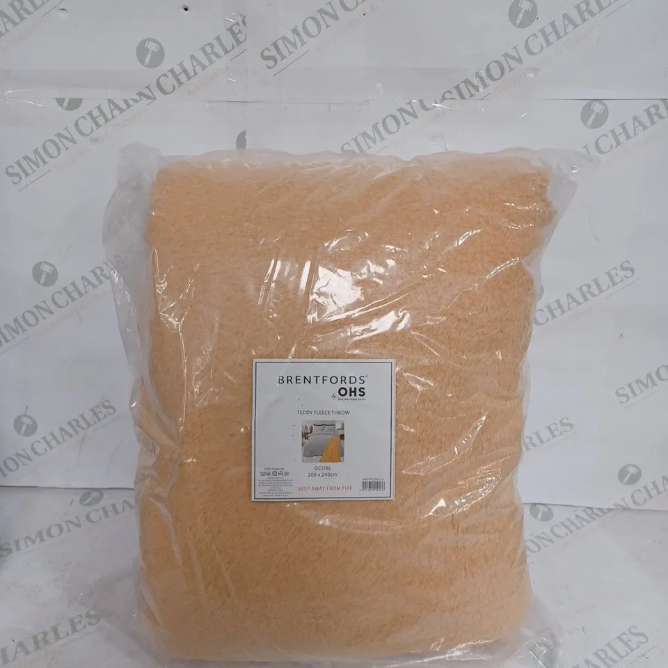 BRENTFORDS TEDDY FLEECE THROW OCHRE // SIZE: 200 X 240CM 