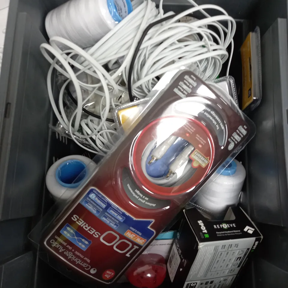 BOX OF APPROXIMATELY 10 ASSORTED ITEMS TO INCLUDE - EGG TIMER, BLACK DIAMOND LIGHT, PADLOCK ETC